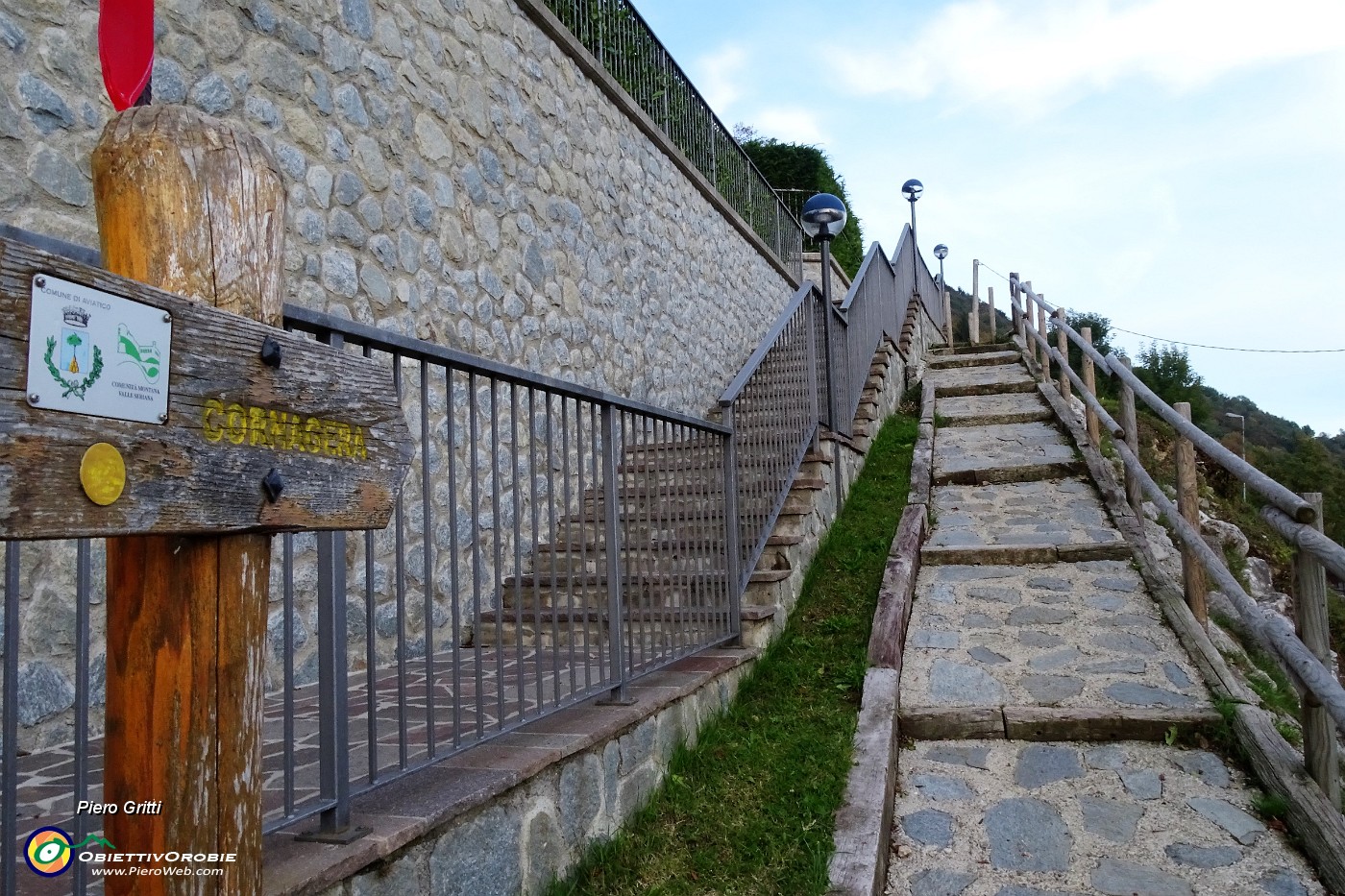 65 Rientro al punto di partenza, al parcheggio del Cantul ad Aviatico.JPG